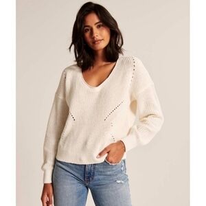 EUC Abercrombie & Fitch Cream V-Neck Sweater Size Small